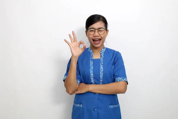 Expressivo Jovem Asiático Mulher Enquanto Mostrando Mão Gesto Isolado Sobre — Fotografia de Stock