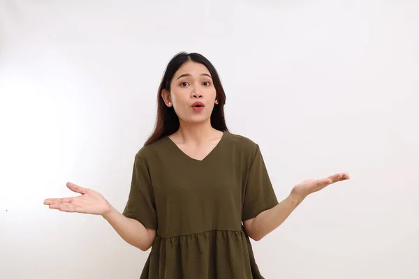 Surpreendido Expressão Bela Jovem Mulher Asiática Contra Fundo Branco — Fotografia de Stock