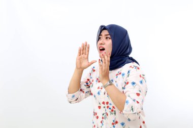 Asian muslim woman standing while announce or scream to sideways, Isolated on white background