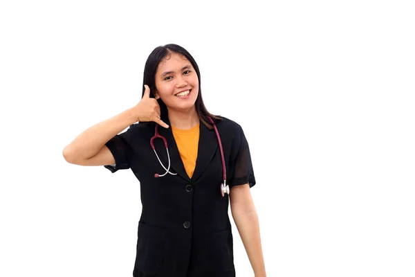 Barátságos Fiatal Ázsiai Orvos Áll Miközben Telefonál Vagy Kézmozdulatot Tesz — Stock Fotó
