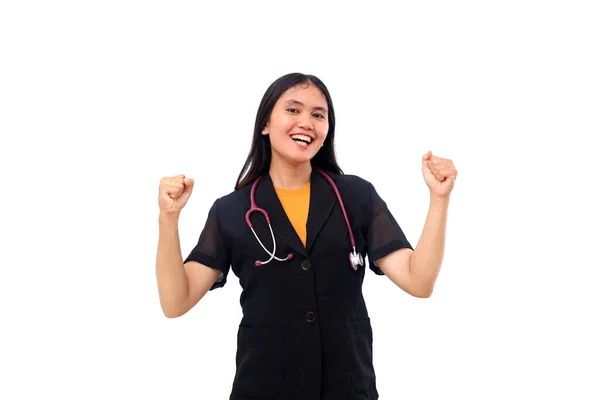 綺麗な手で聴診器をドレープしながら立ち上がる若いアジア人医師の興奮 — ストック写真