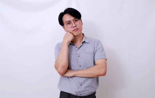 Trauriger Asiatischer Mann Der Steht Und Nichts Tut Tagträumendes Konzept — Stockfoto