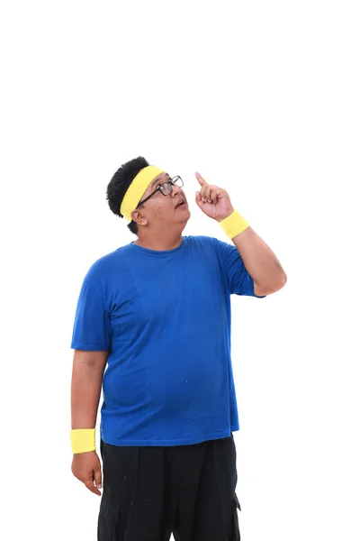Hombre Asiático Con Sobrepeso Pie Mientras Señala Arriba Aislado Sobre — Foto de Stock