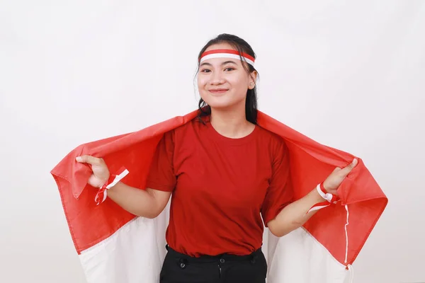 Alegre Joven Indonesia Celebrar Día Independencia Mientras Que Despliegue Bandera —  Fotos de Stock
