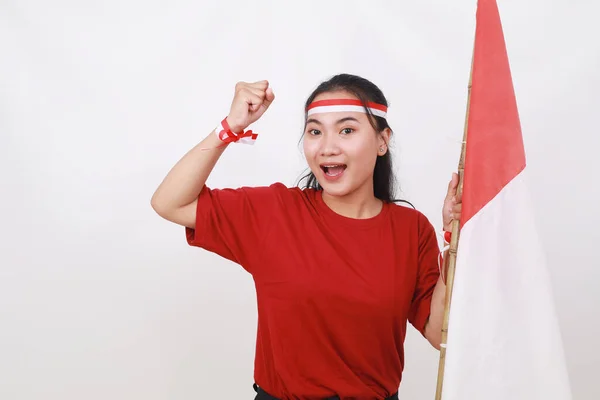 Ung Indonesisk Flicka Fira Självständighetsdagen Samtidigt Hålla Röd Vit Flagga — Stockfoto
