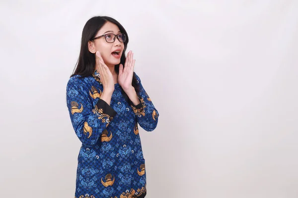 Mulher Asiática Surpreendente Batik Korpri Indonésia Uniforme Tradicional Olhando Para — Fotografia de Stock