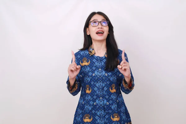 Aufgeregt Asiatische Frau Batik Korpri Indonesischen Traditionellen Uniform Suchen Und — Stockfoto