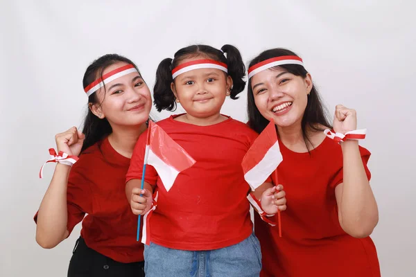 Três Menina Asiática Celebrando Dia Independência Indonésia Isolado Sobre Fundo — Fotografia de Stock