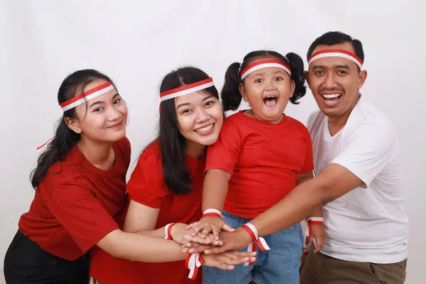庆祝印度尼西亚独立日的多种族群体 因白人背景而被隔离 — 图库照片