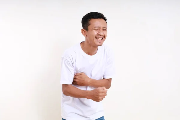 Gülen Asyalı Komik Adam Ayakta Duruyor Beyaz Arkaplanda Izole — Stok fotoğraf