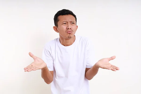 Aziatische Grappige Man Met Verwarde Gezichtsuitdrukking Vraagteken Geïsoleerd Wit — Stockfoto