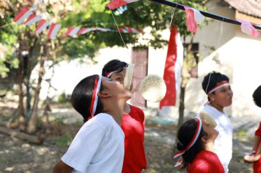 Endonezyalı çocuklar Endonezya 'nın bağımsızlık gününü açık hava yarışmasıyla kutladılar