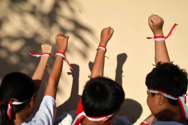 Endonezyalı çocuklar Endonezya 'nın bağımsızlık gününü açık hava yarışmasıyla kutladılar