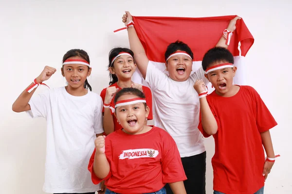 Anak Anak Indonesia Yang Ceria Merayakan Hari Kemerdekaan Indonesia — Stok Foto