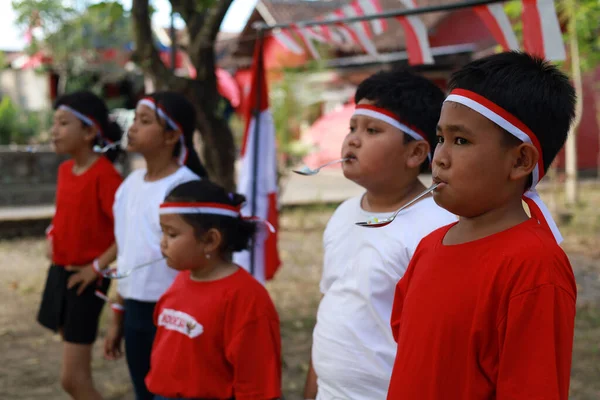 Indonesiska Barn Fira Indonesien Självständighetsdagen Med Utomhus Tävling — Stockfoto