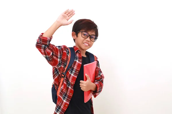 Porträtt Asiatisk Student Som Håller Bok Medan Han Sträcker Upp — Stockfoto