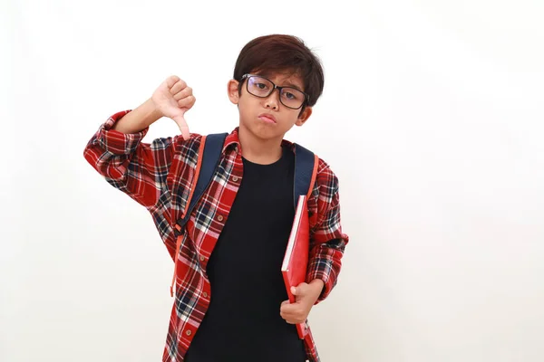 Olycklig Asiatisk Student Som Håller Bok Medan Han Visar Tummen — Stockfoto