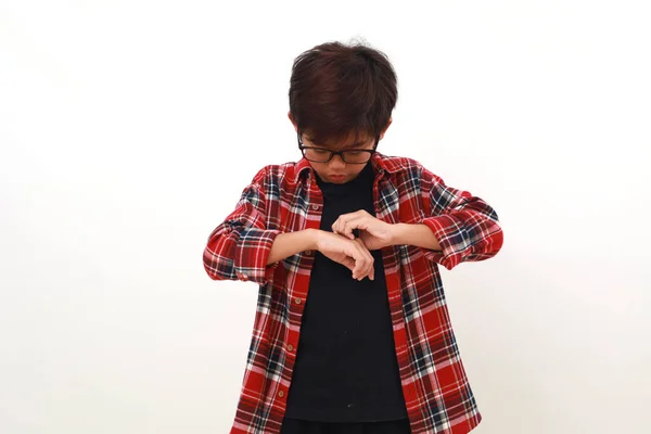 Asiatiska Pojken Kliar Sig Handen Kliande Koncept Isolerad Vitt — Stockfoto