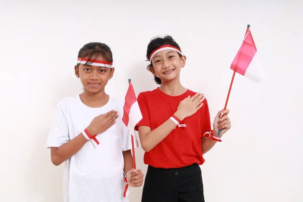 Due Ragazze Festeggiano Indipendenza Indonesiana Agosto Casa Isolato Bianco — Foto Stock