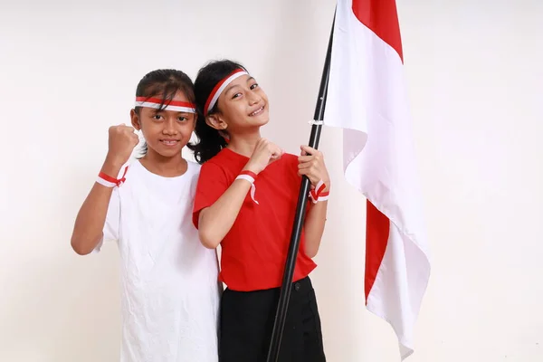 Due Ragazze Festeggiano Indipendenza Indonesiana Agosto Casa Isolato Bianco — Foto Stock