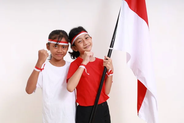 Két Fiatal Lány Ünnepli Indonézia Függetlenségének Napját Augusztus Befelé Fehér — Stock Fotó
