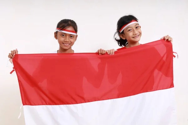 Dos Niñas Celebrando Día Independencia Indonesia Agosto Interior Aislado Sobre — Foto de Stock