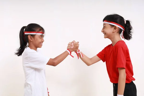 Δύο Νεαρά Κορίτσια Γιορτάζουν Την Ημέρα Ανεξαρτησίας Της Ινδονησίας Στις — Φωτογραφία Αρχείου