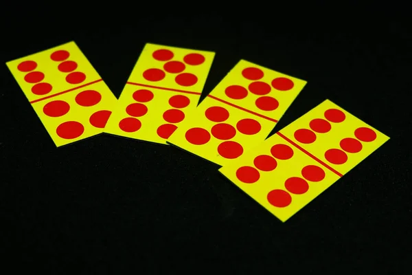 ドミノカードをプレイする際に — ストック写真