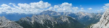 İtalyan Dolomitlerindeki güzel dağ manzarası. Dolomitler, İtalya