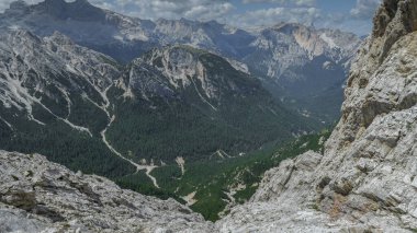 İtalyan Dolomitlerindeki güzel dağ manzarası. Dolomitler, İtalya