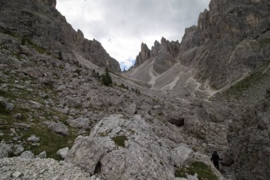 İtalyan Dolomitlerindeki güzel dağ manzarası. Dolomitler, İtalya