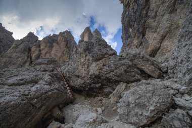İtalyan Dolomitlerindeki güzel dağ manzarası. Dolomitler, İtalya
