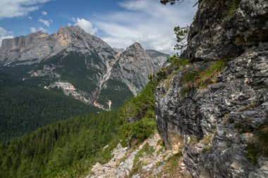 İtalyan Dolomitlerindeki güzel dağ manzarası. Dolomitler, İtalya