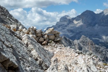 İtalyan Dolomitlerindeki güzel dağ manzarası. Dolomitler, İtalya