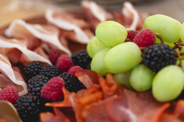 Süslü lezzetli gurme aperatifleri. Kapatın, seçici odaklanın.