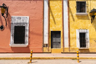 Queretaro, Meksika 'daki Tequisquiapan' ın renkli sokaklarının ayrıntıları.