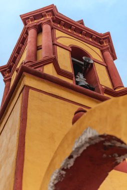 Pea de Bernal, Queretaro / Mexico San Sebastin Tapınağı Villa de Bernal 'ın ana meydanında yer almaktadır. Buradaki en önemli binalardan biri..
