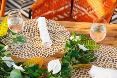 Masa takımı, sofra kurmak, yemek ve yemek servisi yapmak için kullanılan bulaşık takımıdır. Çatal bıçak takımı, cam eşyalar, servis tabakları ve pratik ve dekoratif amaçlar için eşyalar da dahil.