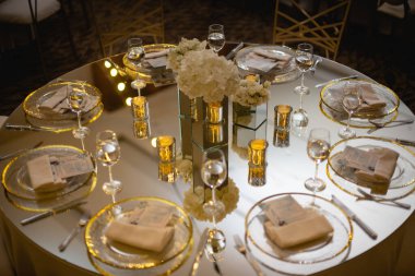 Masa takımı, sofra kurmak, yemek ve yemek servisi yapmak için kullanılan bulaşık takımıdır. Çatal bıçak takımı, cam eşyalar, servis tabakları ve pratik ve dekoratif amaçlar için eşyalar da dahil.