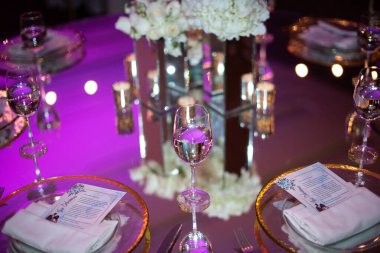 Masa takımı, sofra kurmak, yemek ve yemek servisi yapmak için kullanılan bulaşık takımıdır. Çatal bıçak takımı, cam eşyalar, servis tabakları ve pratik ve dekoratif amaçlar için eşyalar da dahil.