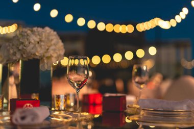 Masa takımı, sofra kurmak, yemek ve yemek servisi yapmak için kullanılan bulaşık takımıdır. Çatal bıçak takımı, cam eşyalar, servis tabakları ve pratik ve dekoratif amaçlar için eşyalar da dahil.