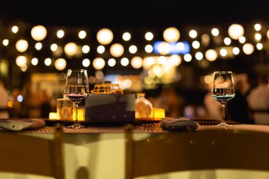 Masa takımı, sofra kurmak, yemek ve yemek servisi yapmak için kullanılan bulaşık takımıdır. Çatal bıçak takımı, cam eşyalar, servis tabakları ve pratik ve dekoratif amaçlar için eşyalar da dahil.