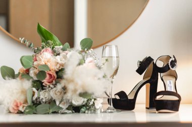 Los Cabos, Meksika-2023 düğün ayakkabıları gelinlik / damat düğün gününün çok önemli bir aksesuarıdır. Kıyafet, kıyafet, tarz, renk ve boy kültüre bağlıdır.