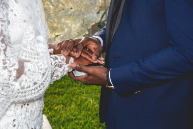 Los Cabos - 2023 Düğün, iki ya da daha fazla insanın evlilikle birleştiği bir törendir. Evlilik gelenekleri ve adetleri bir kültürden diğerine büyük farklılıklar gösterir. Seçici düğün töreni konsepti. Kapat.