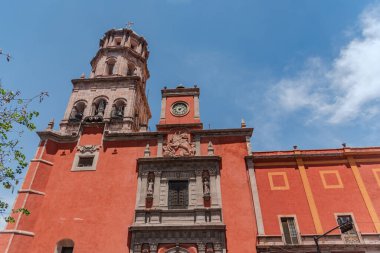 Meksika 'nın orta kesiminde yer alan Queretaro renkli kenti, şehir merkezinin dört bir yanında koloni mimarisinin önemli örneklerini sunmaktadır..