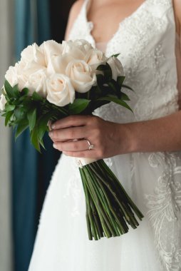 Nikah yüzüğü, genellikle sol yüzük parmağının tabanına takılan, genellikle metal, altın ya da başka bir değerli metalden dövülmüş bir alyans yüzüğüdür..