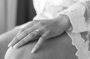 Nikah yüzüğü, genellikle sol yüzük parmağının tabanına takılan, genellikle metal, altın ya da başka bir değerli metalden dövülmüş bir alyans yüzüğüdür..