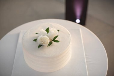 Düğün pastası, yemekten sonra düğün resepsiyonlarında verilen geleneksel pastadır.