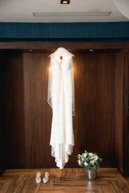 Düğün için hazırlanmak damat için en özel anlardan biridir. Kendi başına mı yoksa en yakın arkadaşları ve ailesiyle mi?.