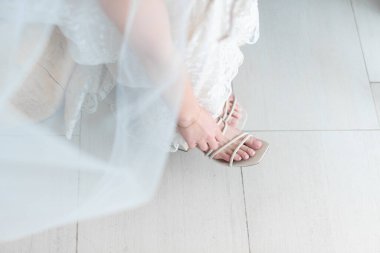 Düğün için hazırlanmak damat için en özel anlardan biridir. Kendi başına mı yoksa en yakın arkadaşları ve ailesiyle mi?.